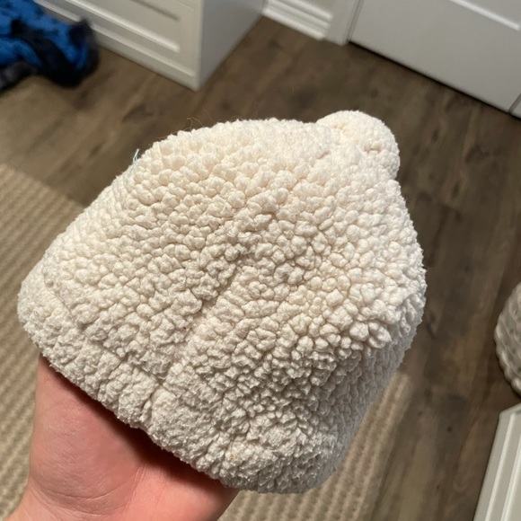 3 baby hats (0-6m,0-6m and 0-12m) - Picture 8 of 9